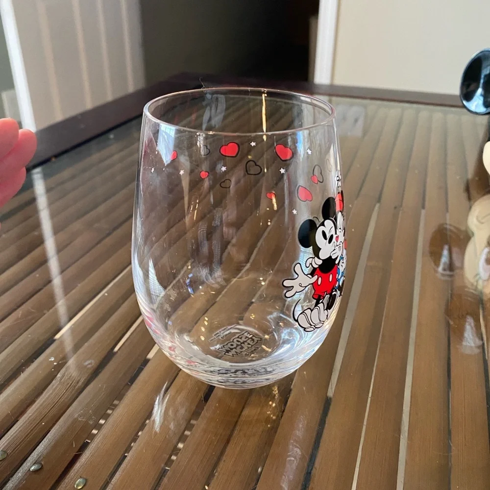 DISNEY MICKEY MINNIE MOUSE Hearts STEMLESS WINE GLASS 20 Oz Collectible